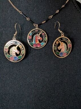 Vintage Y2K Gold-Tone Black Enamel Unicorn Pendant Necklace & Earrings Set